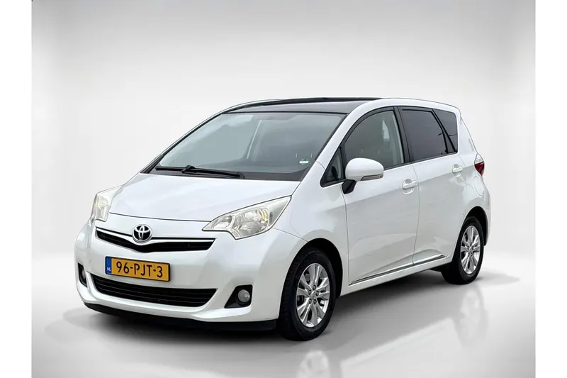 Toyota Verso-S (2011)