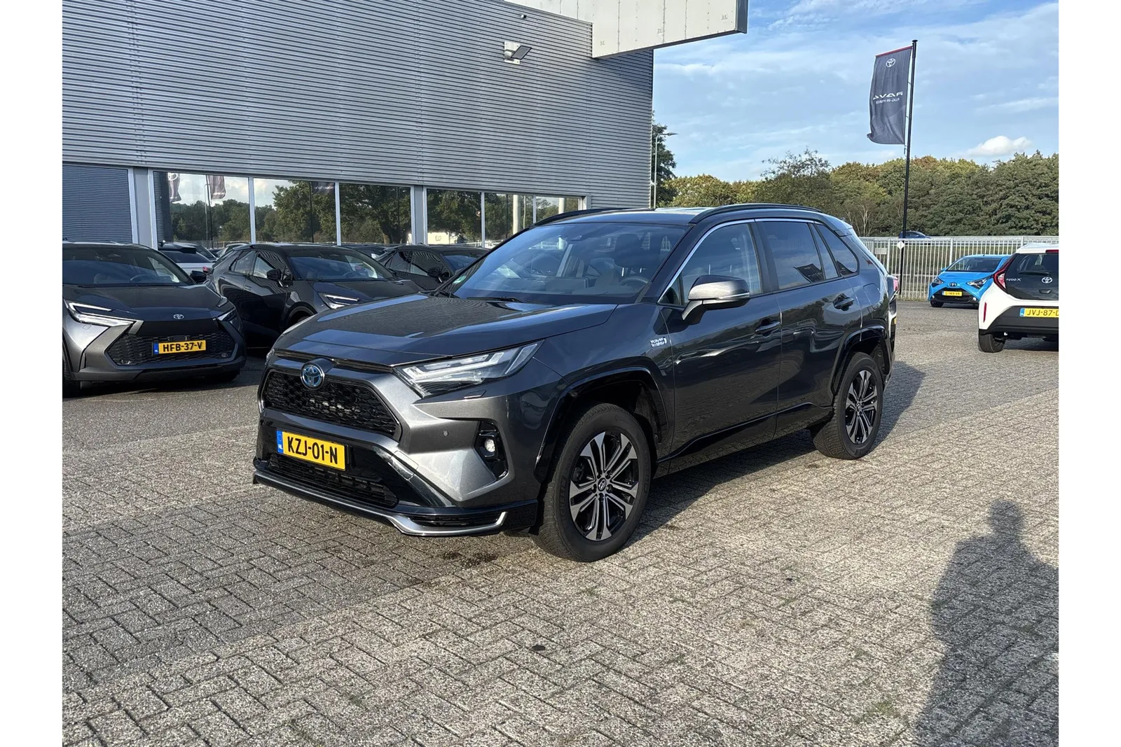 Toyota RAV4 (2024) — foto 1