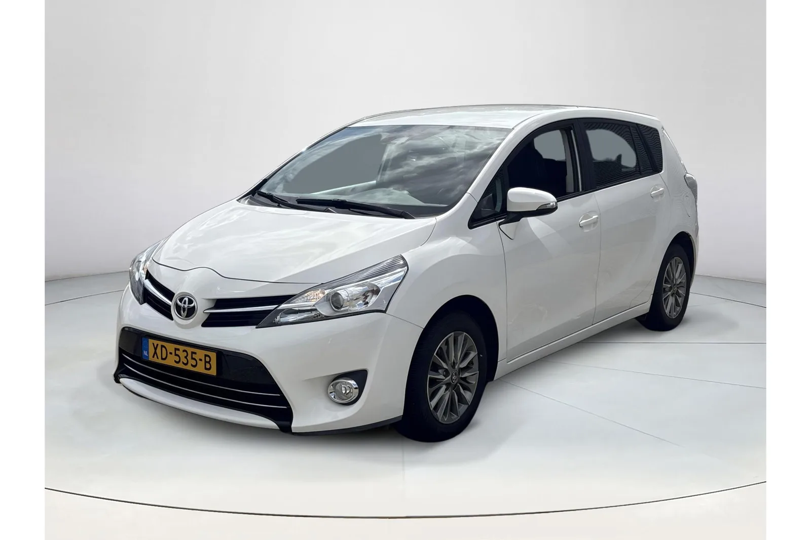 Toyota Verso (2017) — foto 1