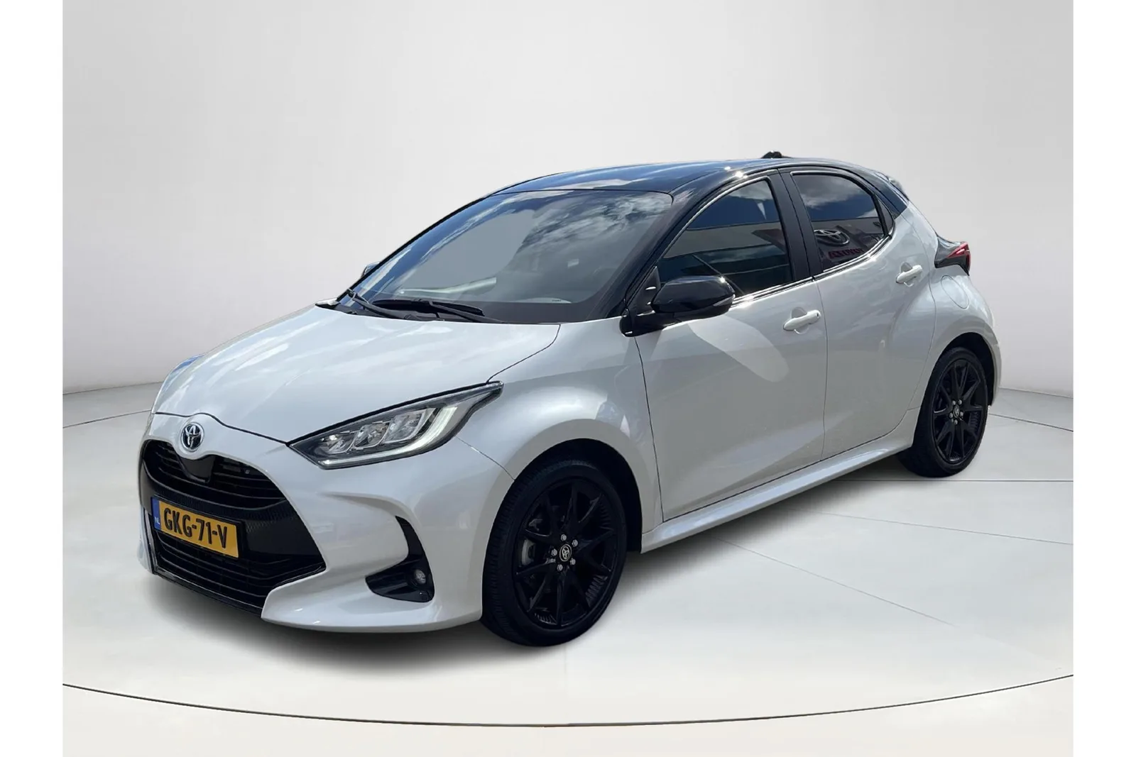 Toyota Yaris (2023) — foto 1