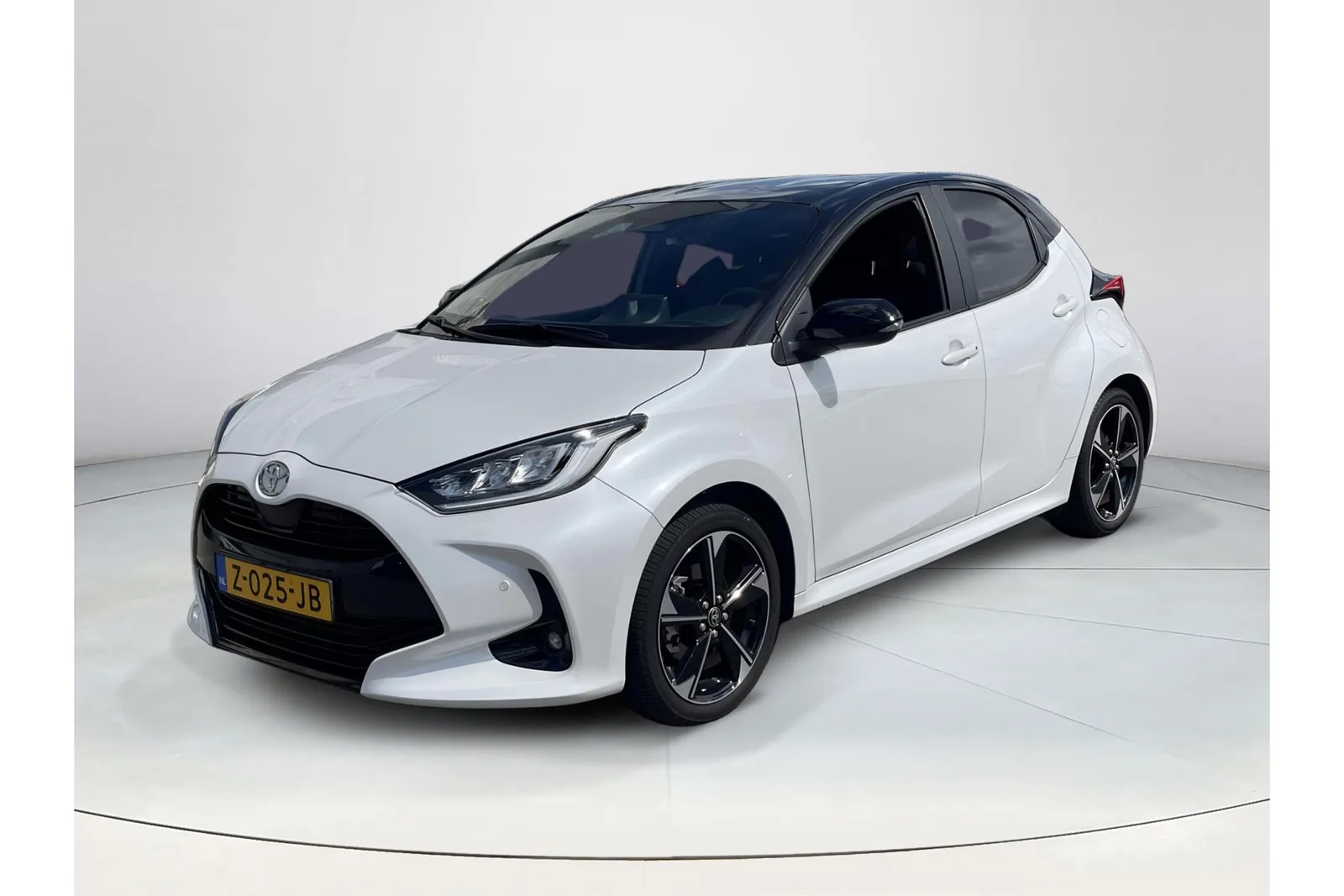 Toyota Yaris (2024) — foto 1
