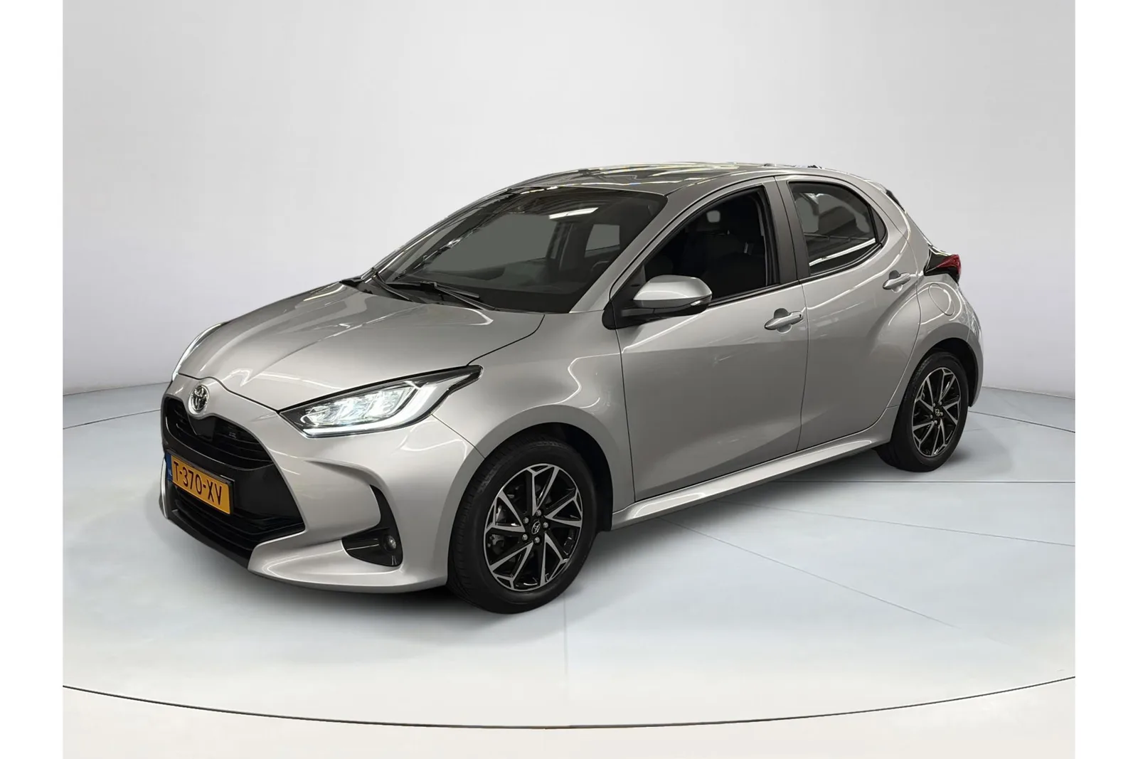 Toyota Yaris (2023) — foto 1
