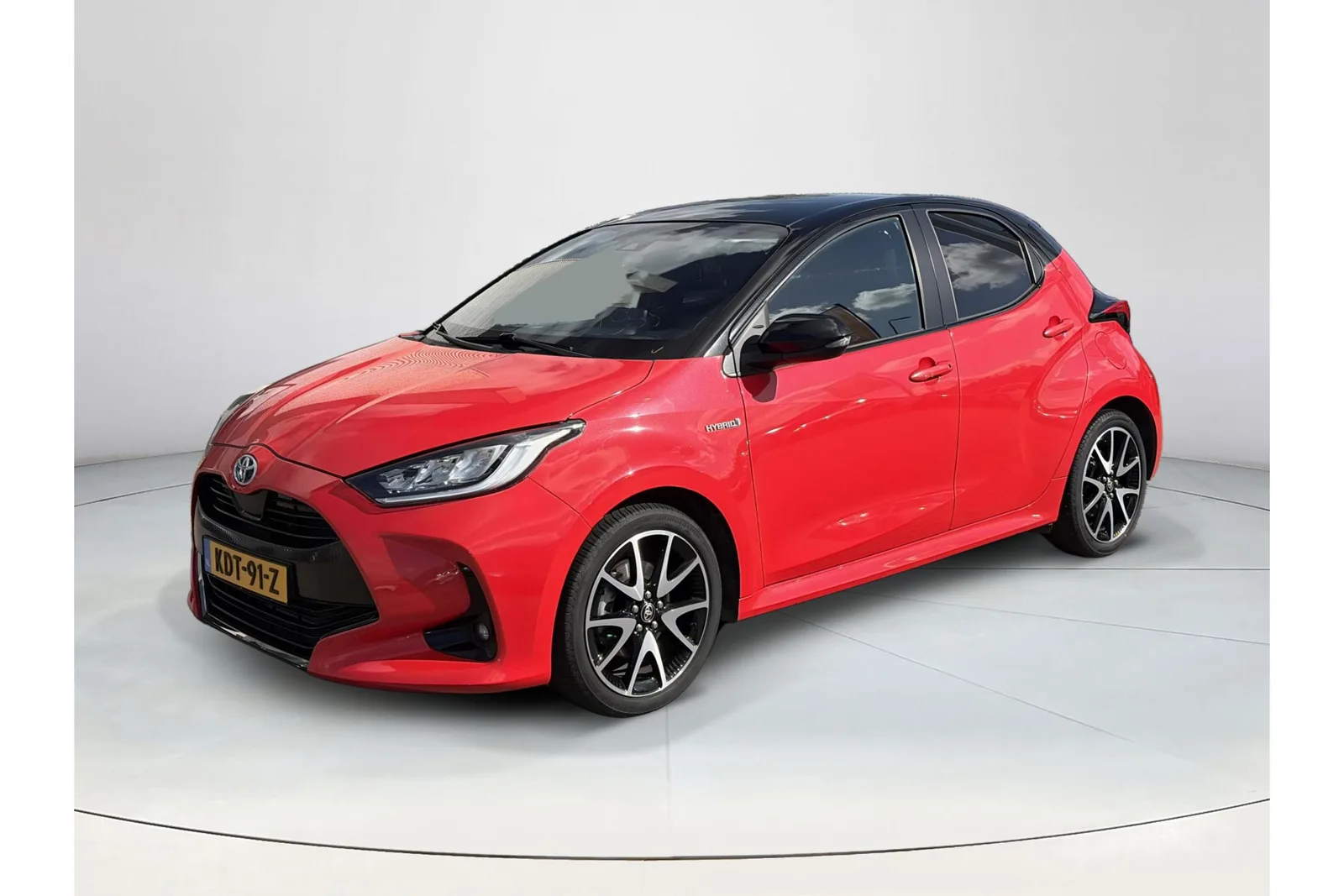 Toyota Yaris (2021) — foto 1