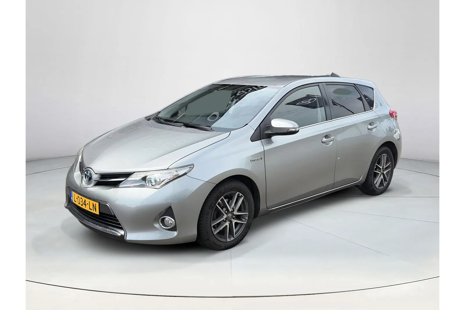 Toyota Auris (2014) — foto 1