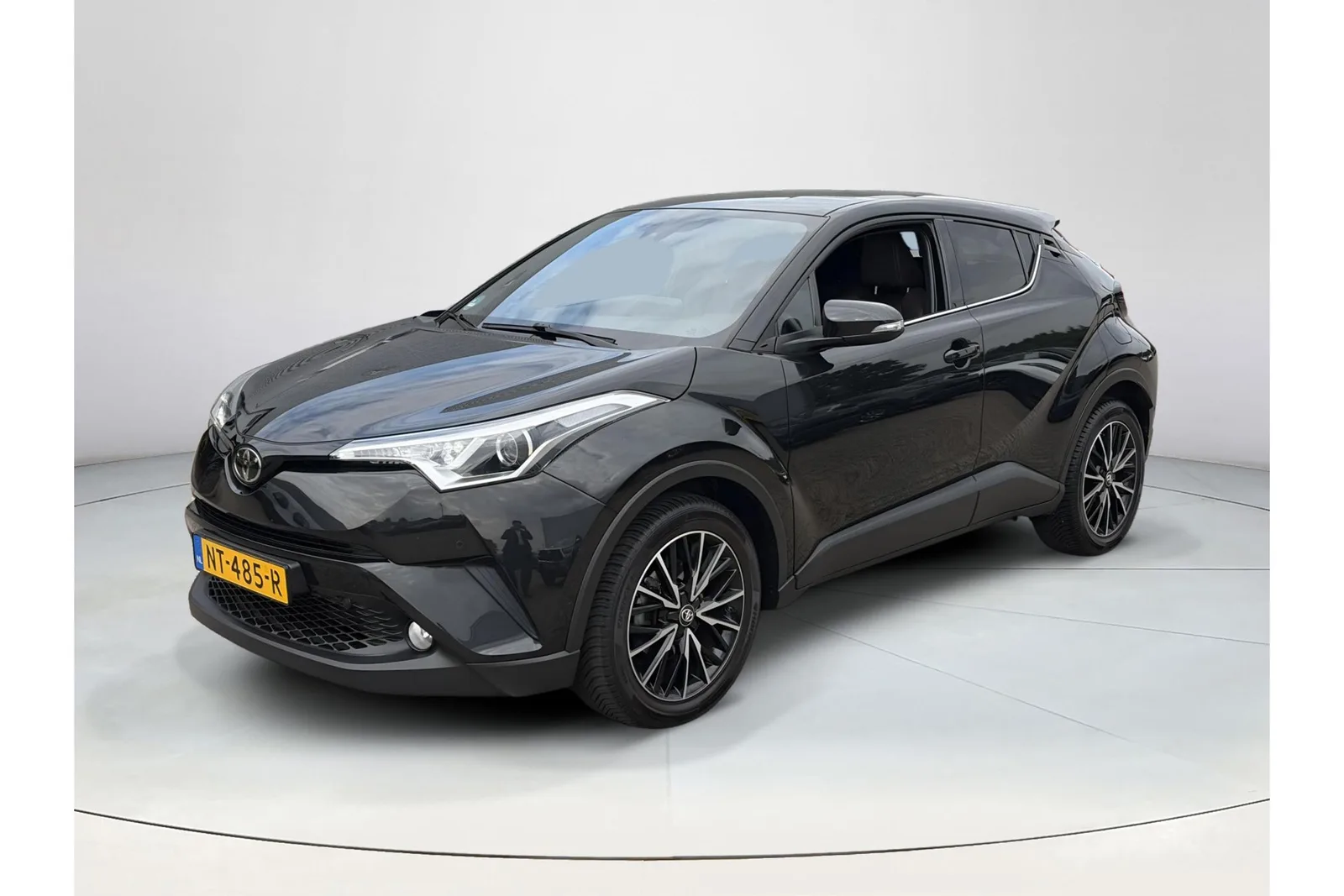 Toyota C-HR (2017) — foto 1