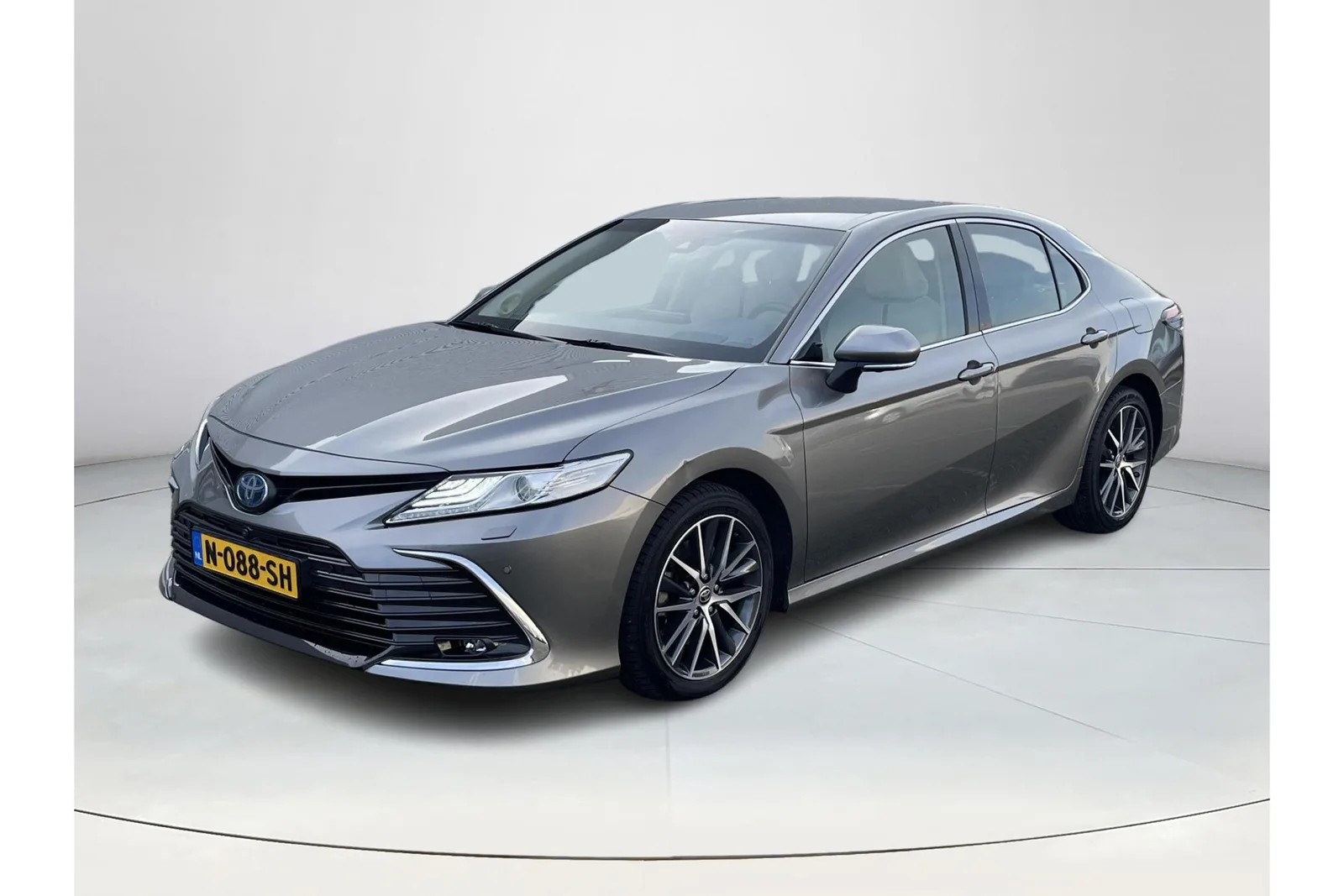 Toyota Camry (2022) — foto 1