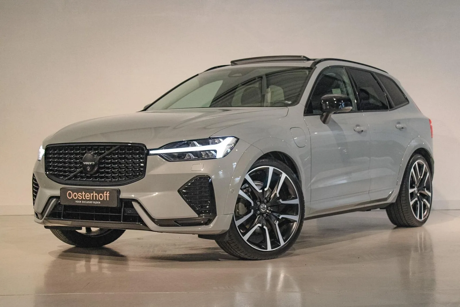 Volvo XC60 (2024) — foto 1