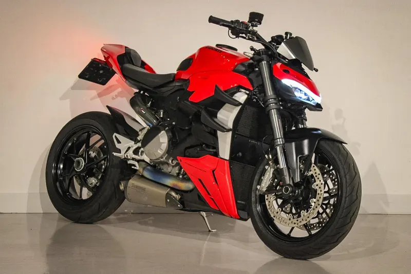 Ducati Streetfighter V2 (2022)