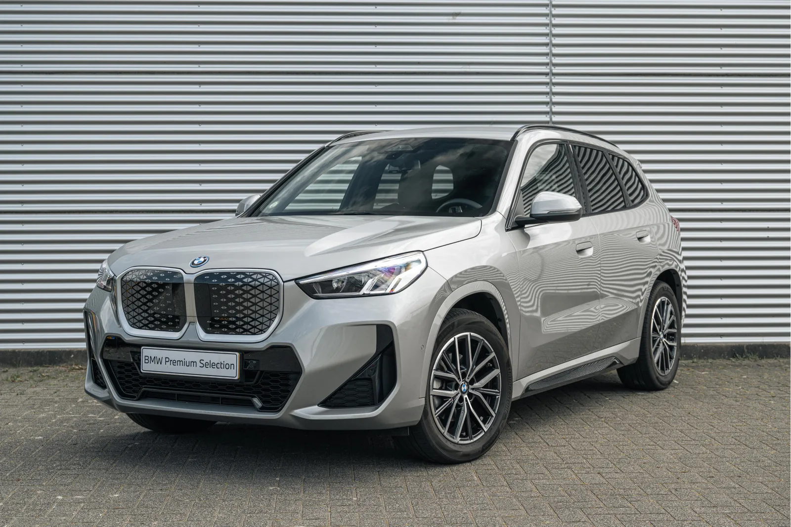 BMW iX1 (2025) — foto 1