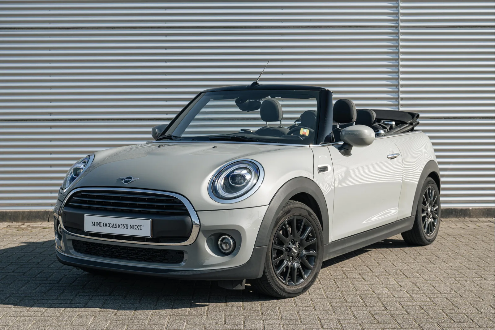 MINI Cabrio (2021) — foto 1