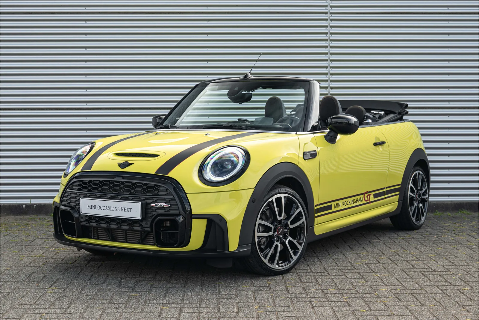 MINI Cabrio (2023) — foto 1