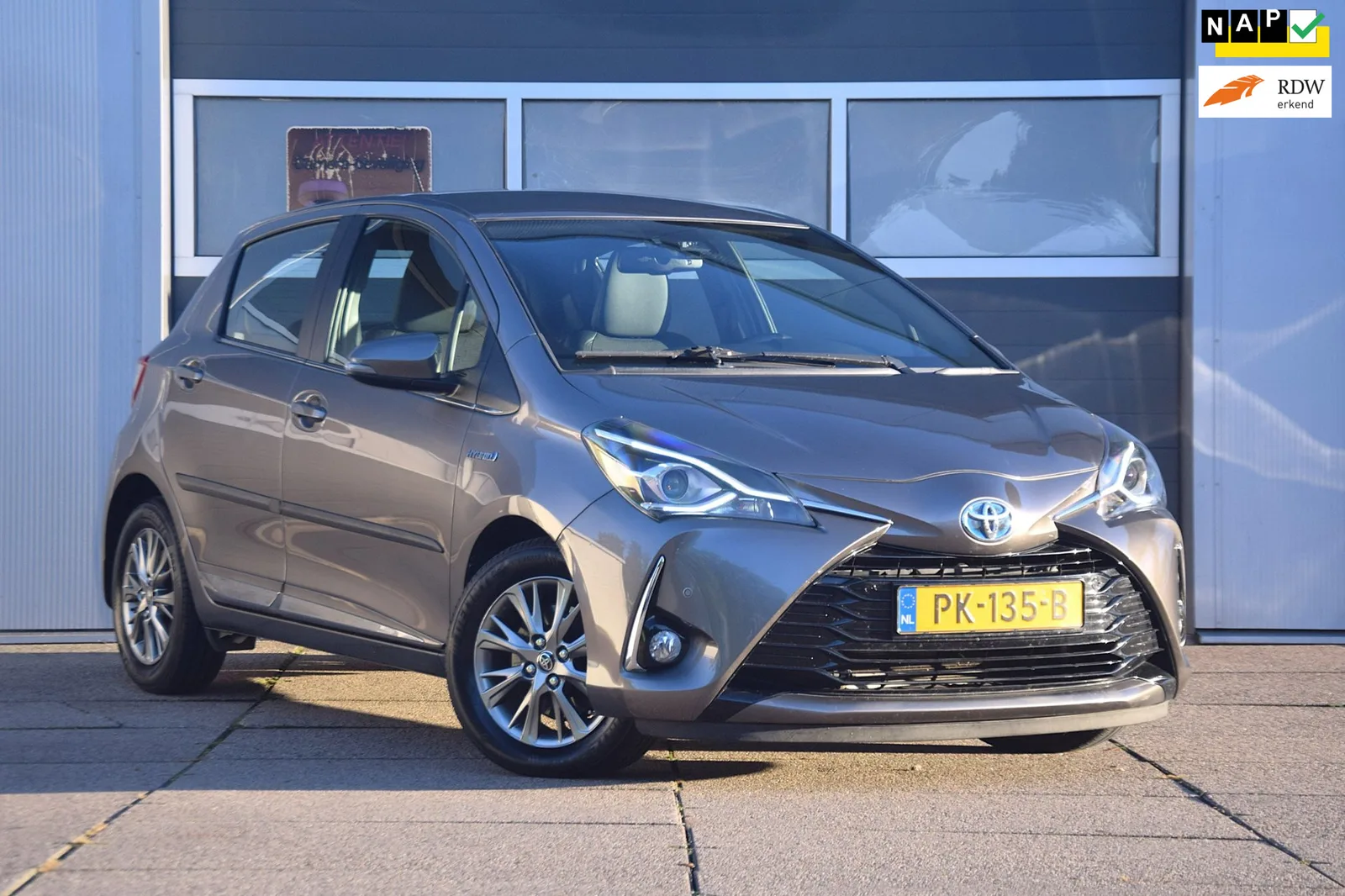 Toyota Yaris (2017) — foto 1