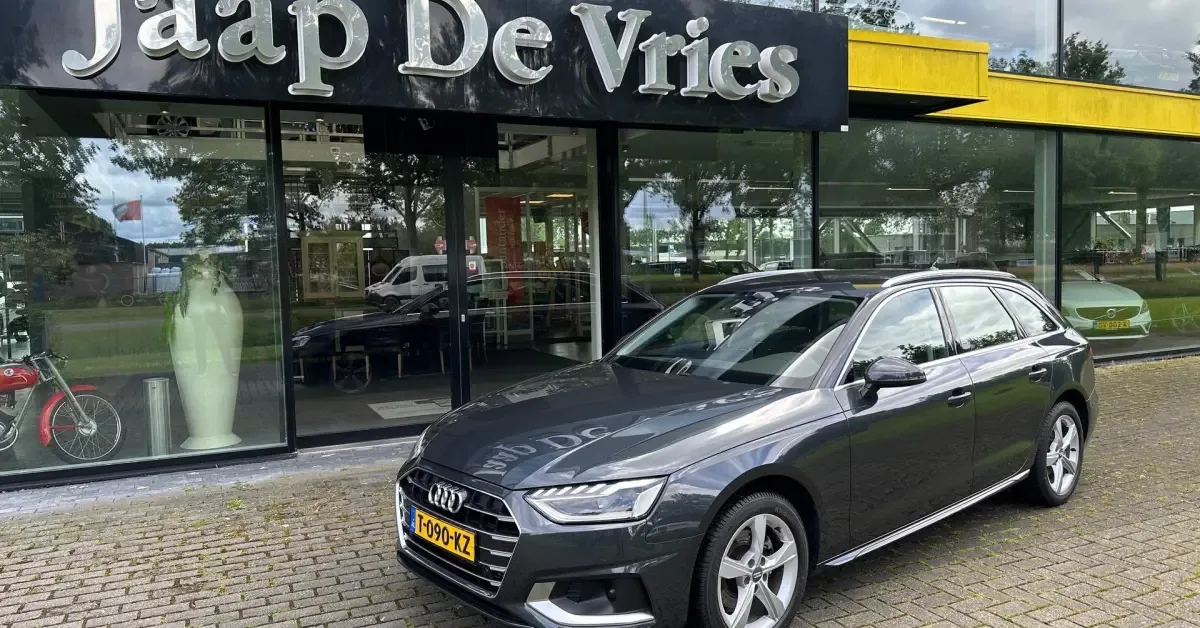 Audi A4 (2023) — foto 1