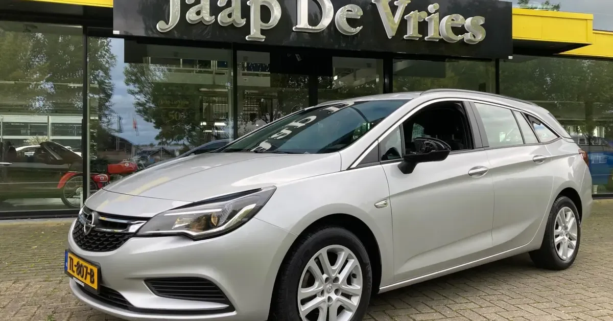 Opel Astra (2018) — foto 1