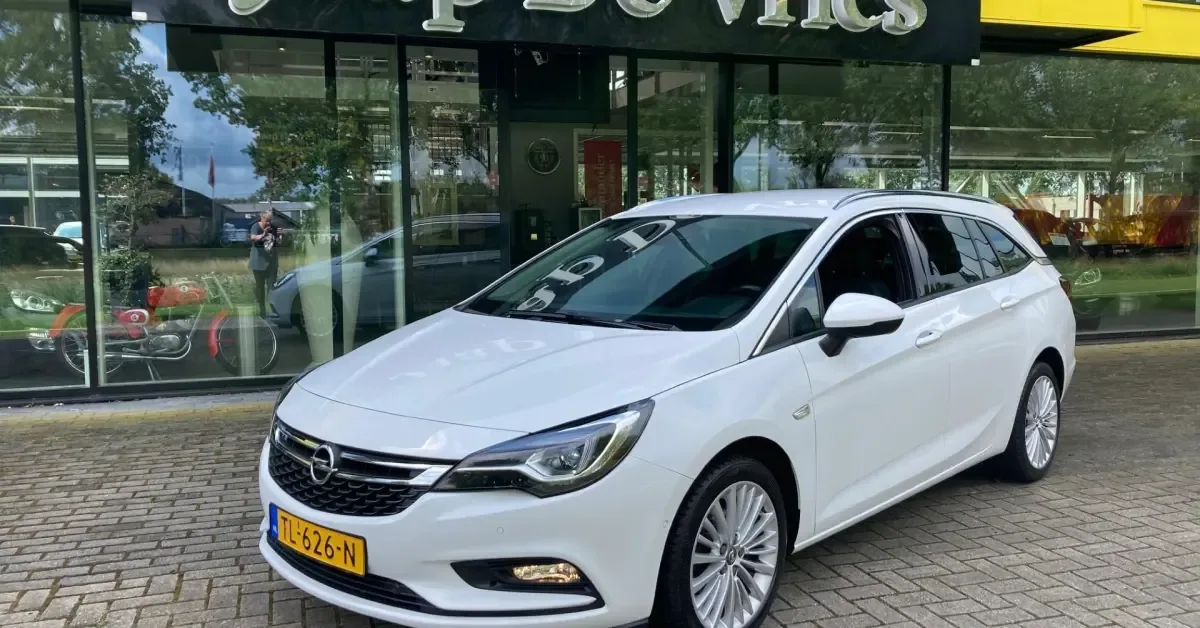 Opel Astra (2018) — foto 1