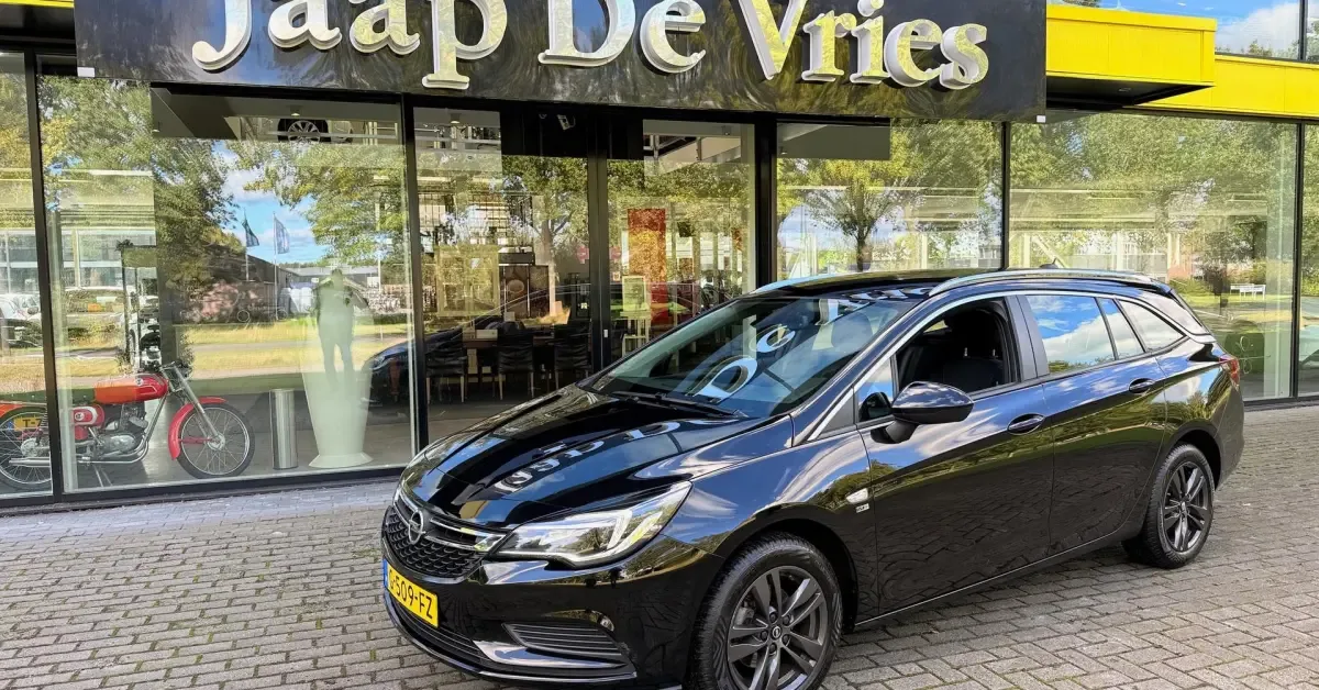 Opel Astra (2019) — foto 1