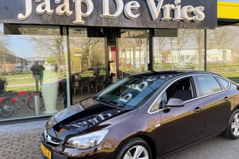 Opel Astra (2012)