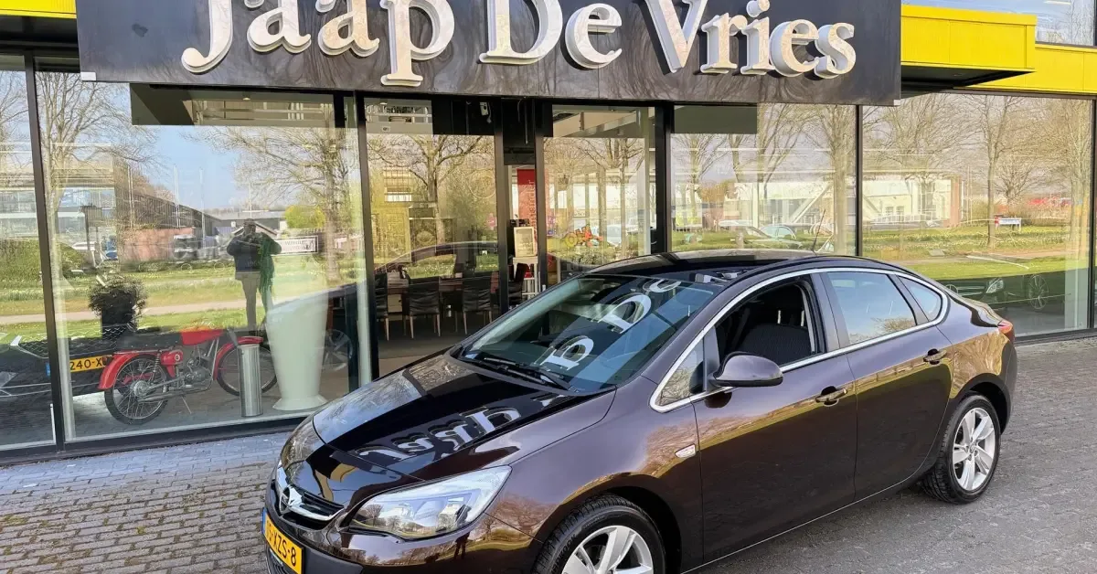Opel Astra (2012) — foto 1