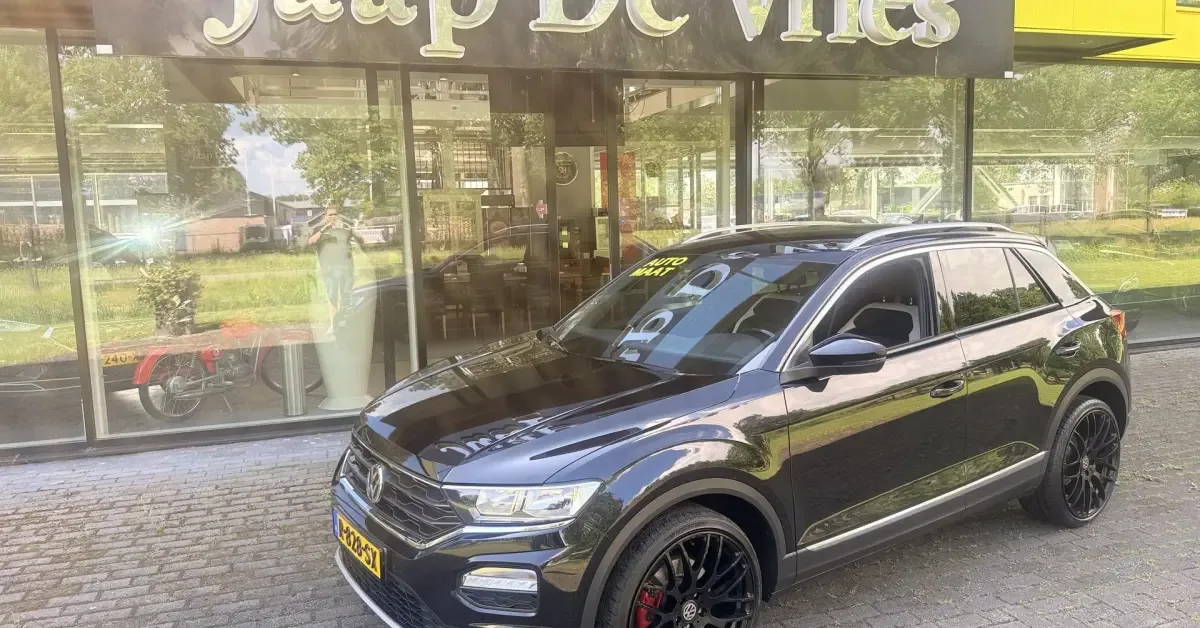 Volkswagen T-Roc (2022) — foto 1