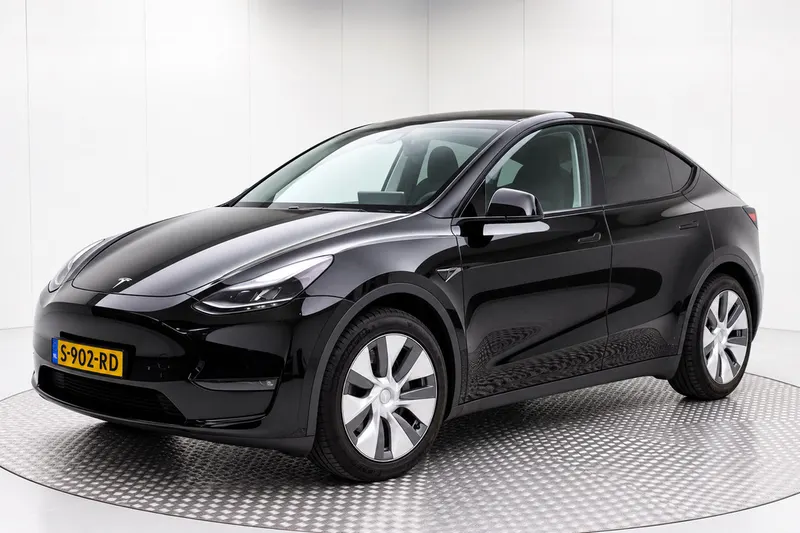 Tesla Model Y (2023)