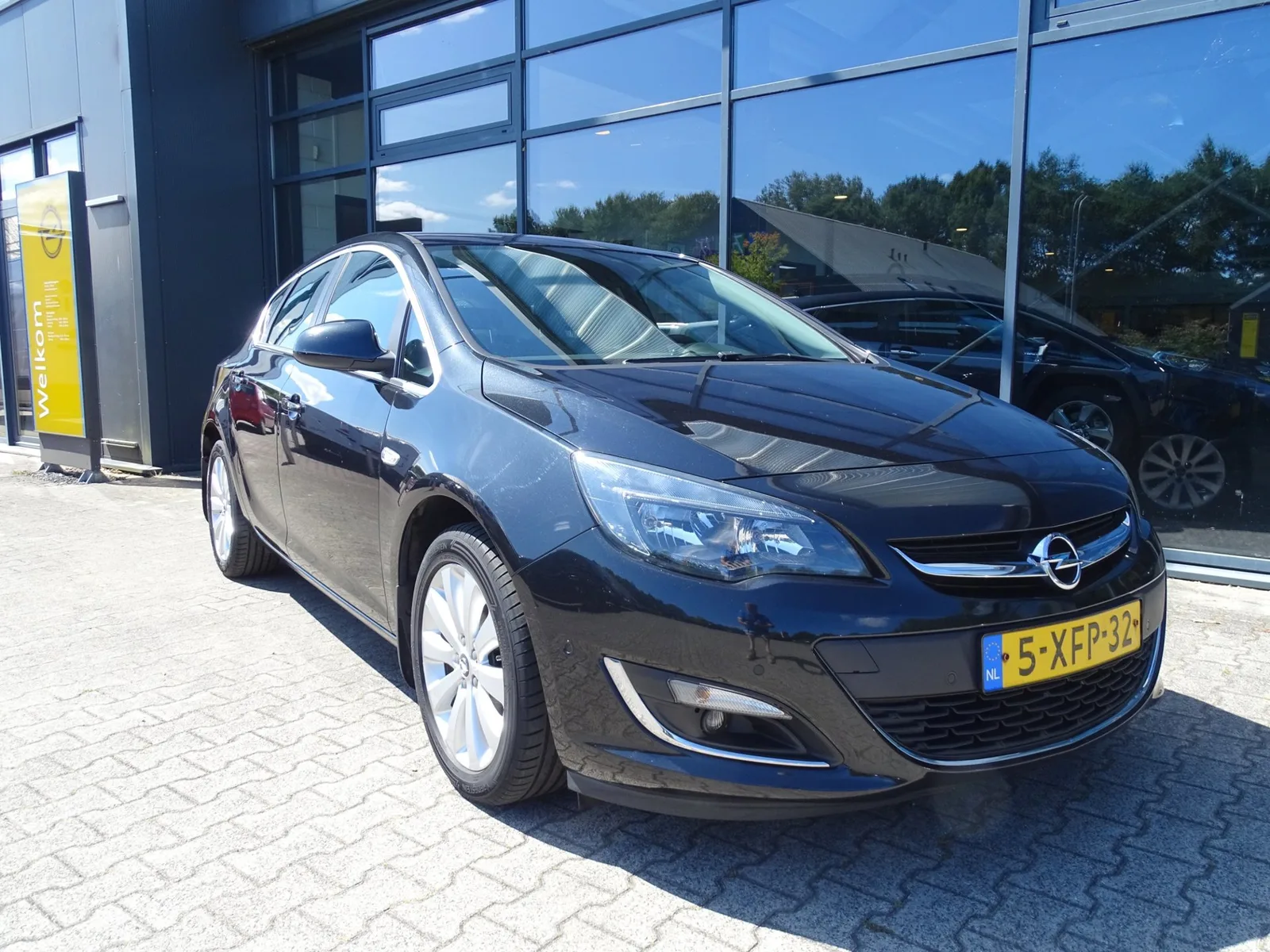 Opel Astra (2014) — foto 1