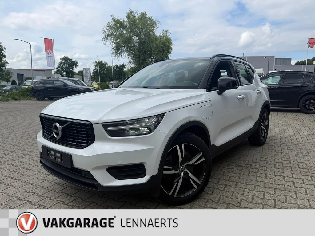Volvo XC40 (2020) — foto 1
