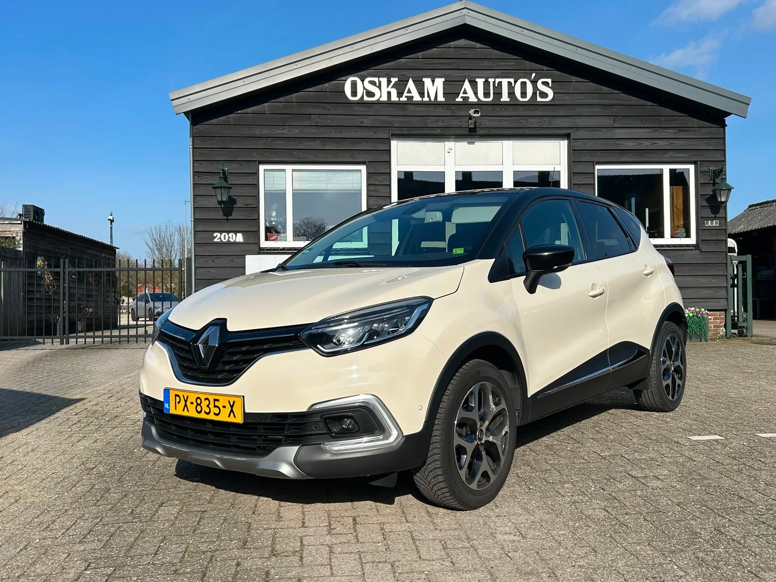 Renault Captur (2017) — foto 1
