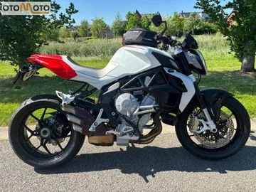 MV Agusta Brutale 800 (2015) — foto 1