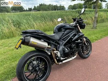 Triumph Speed Triple (2016) — foto 1