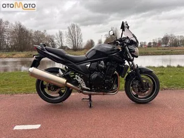 Suzuki GSF 650 A (2010) — foto 1