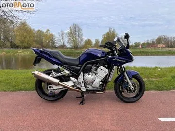 Yamaha FZS 1000 Fazer (2004) — foto 1