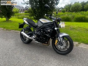 Triumph Streed Triple R 675 (2010) — foto 1