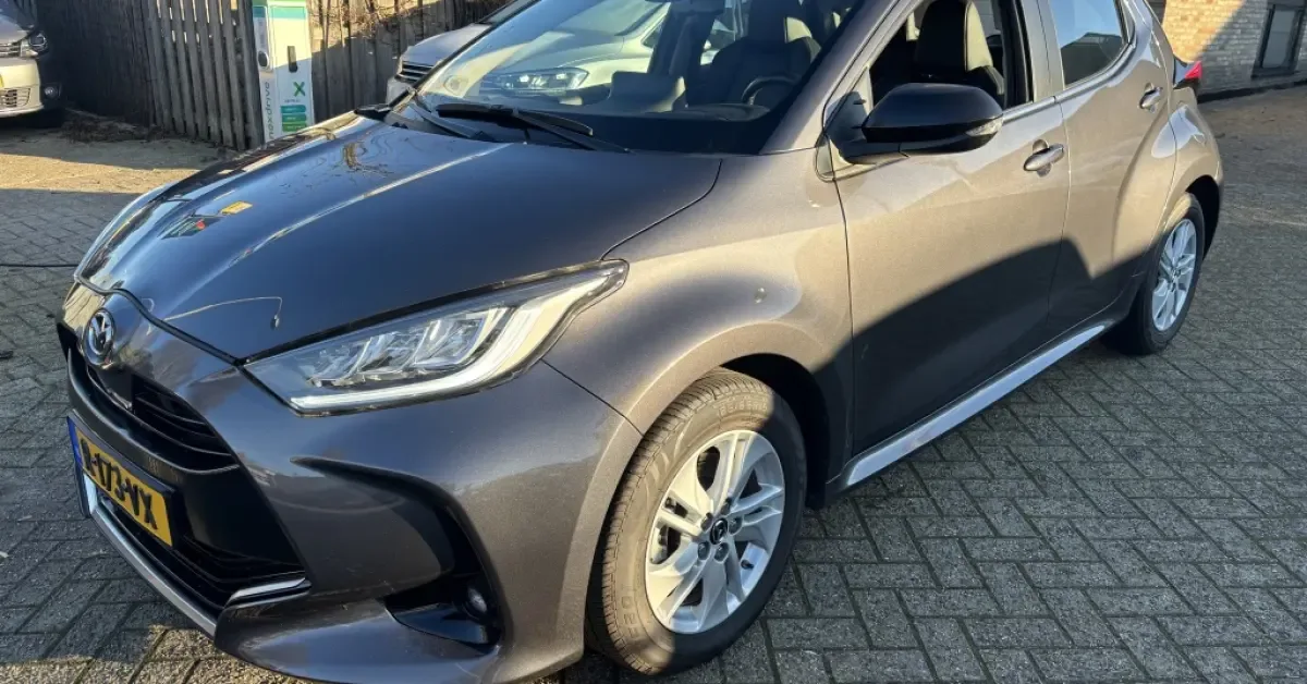 Mazda 2 (2022) — foto 1