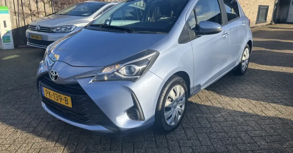 Toyota Yaris (2017) — foto 1