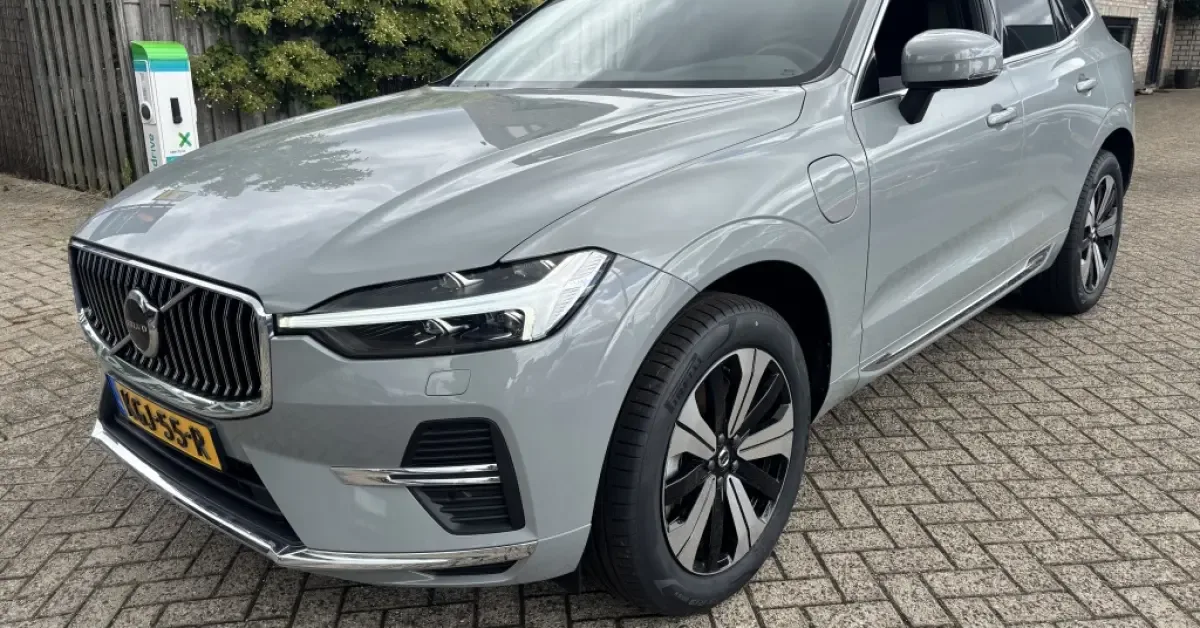 Volvo XC60 (2025) — foto 1