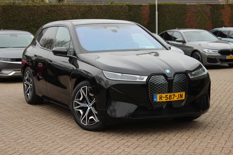 BMW iX (2022)