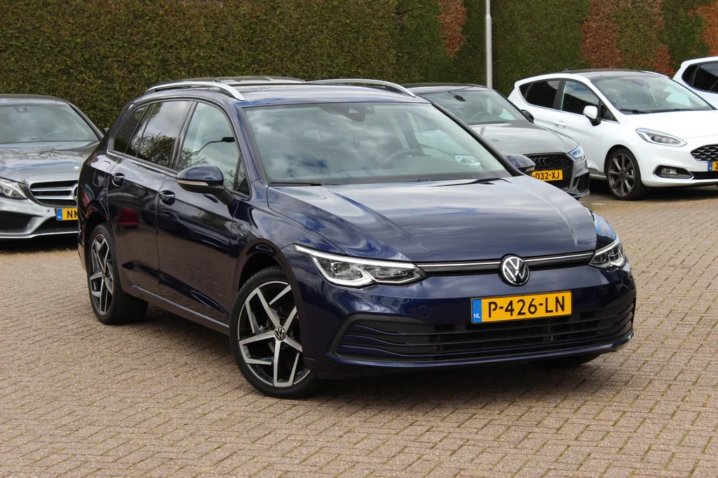 Volkswagen Golf (2021) — foto 1