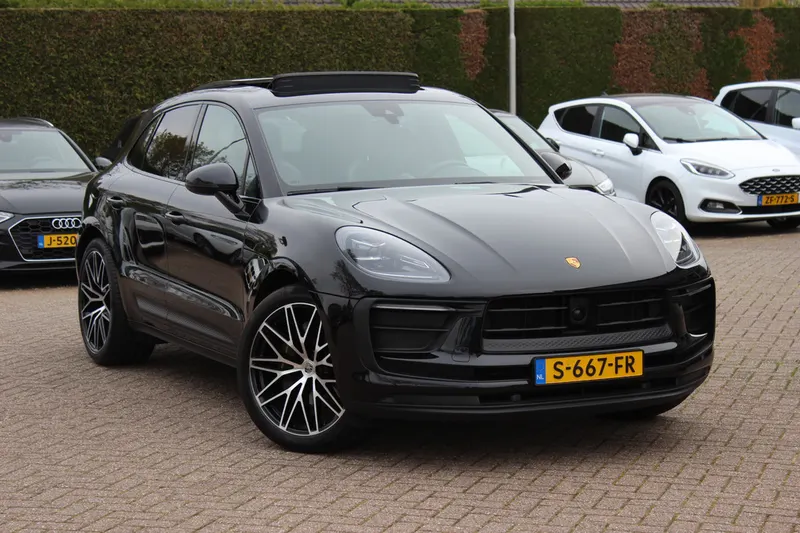 Porsche Macan (2023)