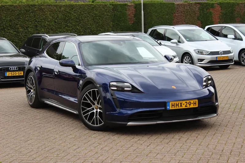 Porsche Taycan (2023)