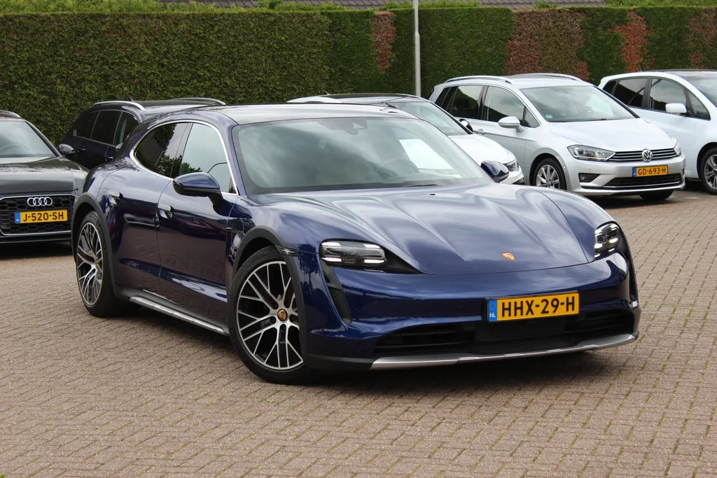 Porsche Taycan (2023) — foto 1