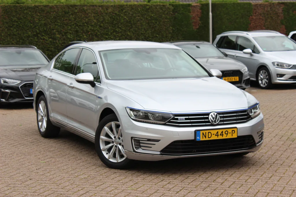 Volkswagen Passat (2016) — foto 1
