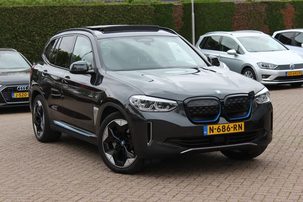 BMW iX3 (2021) — foto 1