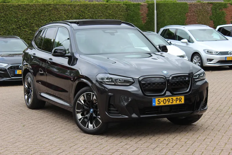 BMW iX3 (2023)