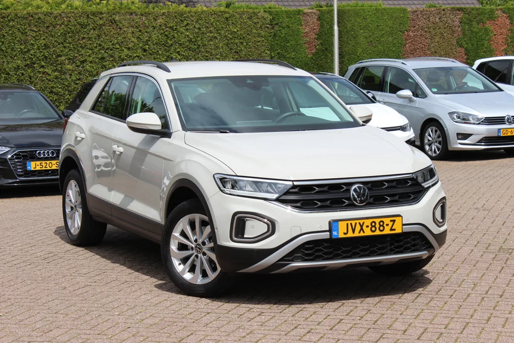 Volkswagen T-Roc (2024) — foto 1