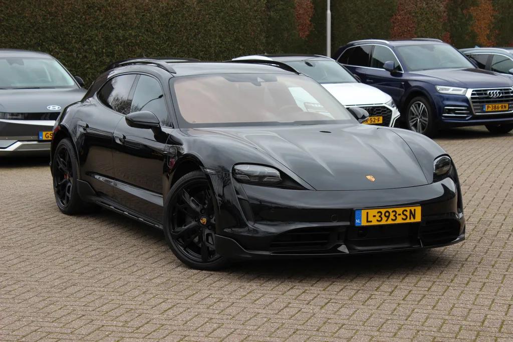 Porsche Taycan (2021) — foto 1