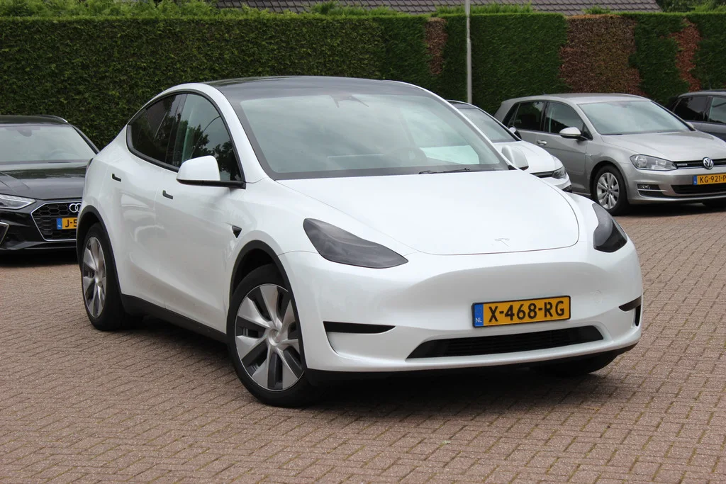 Tesla Model Y (2024) — foto 1
