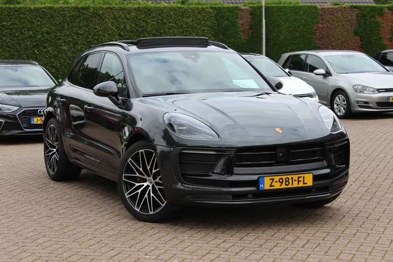 Porsche Macan (2023)