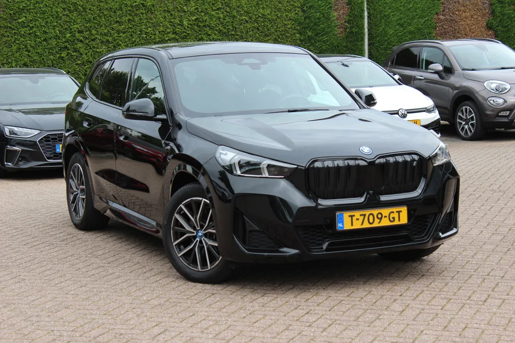 BMW iX1 (2023) — foto 1