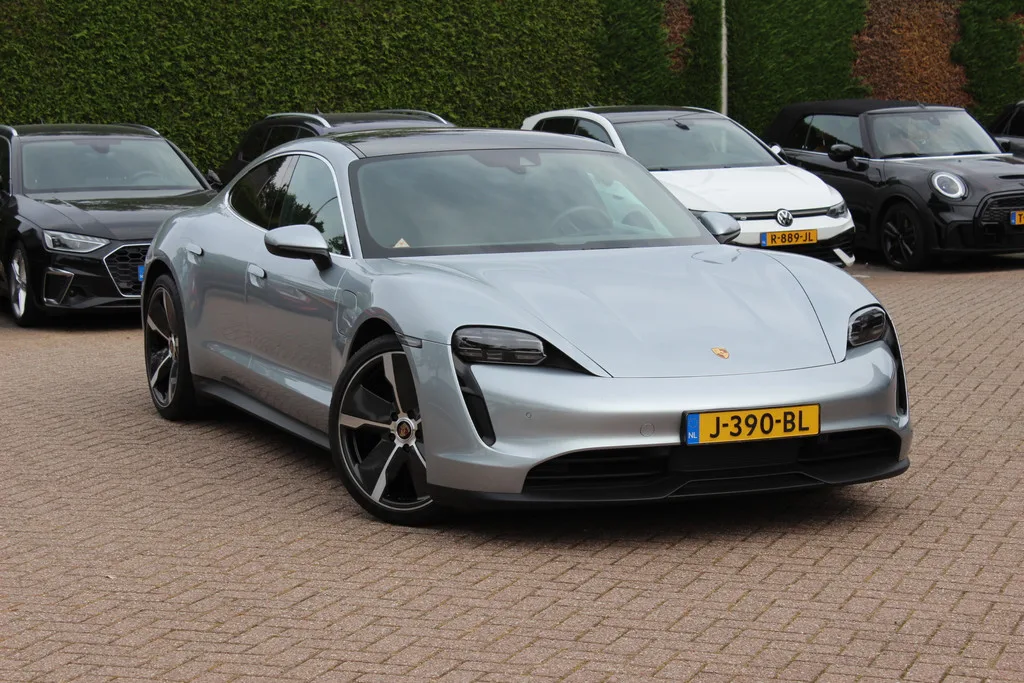 Porsche Taycan (2020) — foto 1