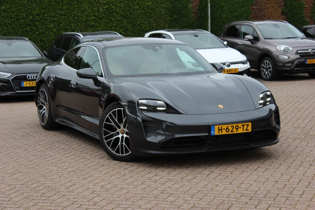 Porsche Taycan (2020) — foto 1